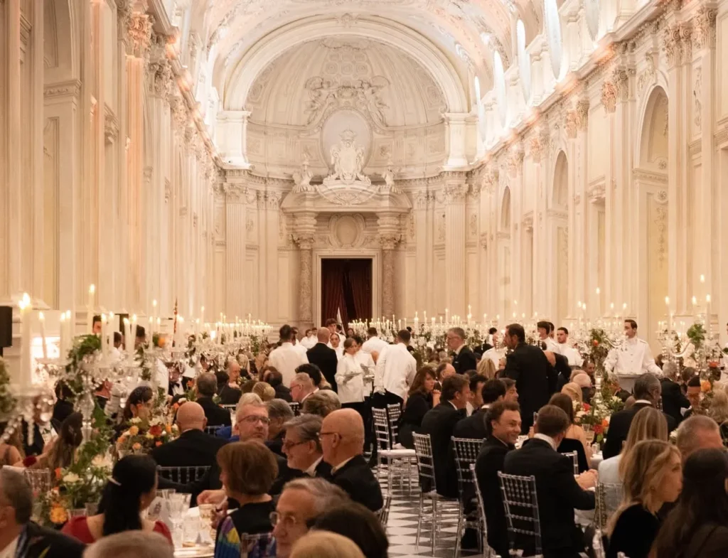 Salle de banquet somptueuse lors du Gala Reale di Savoia